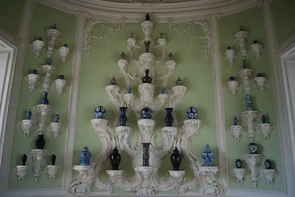Room of vases
