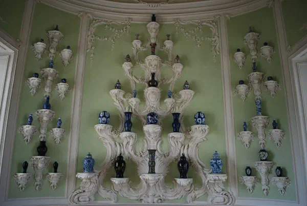 Room of vases