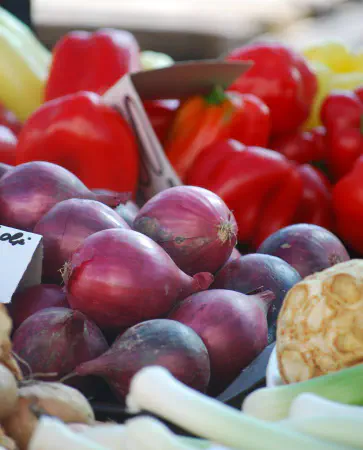 Peppers, red onions and leeks