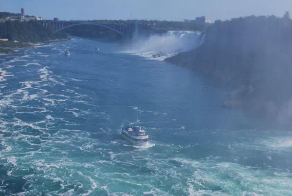 Niagara Falls with Maid of the Mist in the front and Rainbow Bridge to the horizon