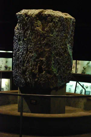 Azomite and malachite @AMNH