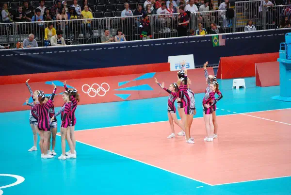 Cheerleaders welcoming the crowd