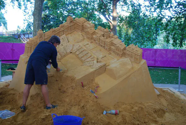 Recreating a photo of the Horse Guards Parade beach volleyball venue as a sand sculpture