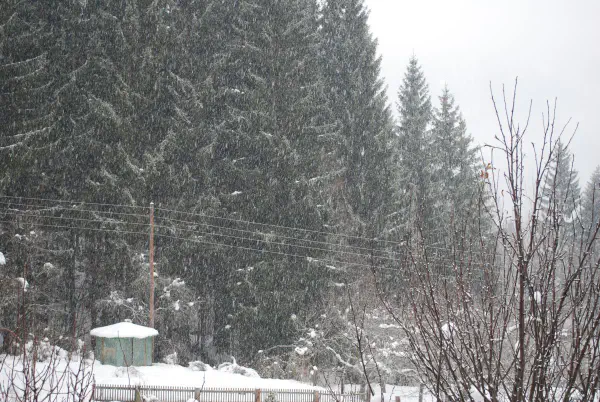 Such a contrast with the days before: from clear skies to lots of snow