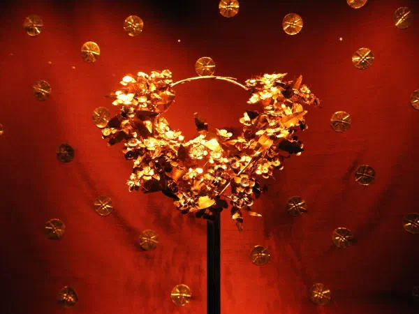 Golden small roundels with embossed star from the antechamber of Philip's II tomb