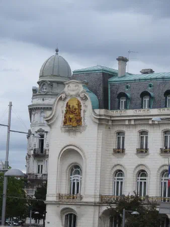 After a delayed and then cancelled connecting flight we stayed in Vienna for the weekend and got on the Hop-on, Hop-off bus to do some sightseeing.