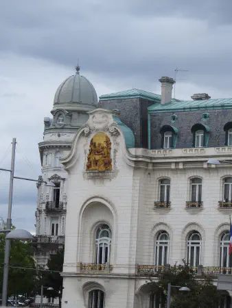 After a delayed and then cancelled connecting flight we stayed in Vienna for the weekend and got on the Hop-on, Hop-off bus to do some sightseeing.