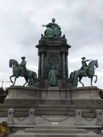 Maria-Theresien-Platz